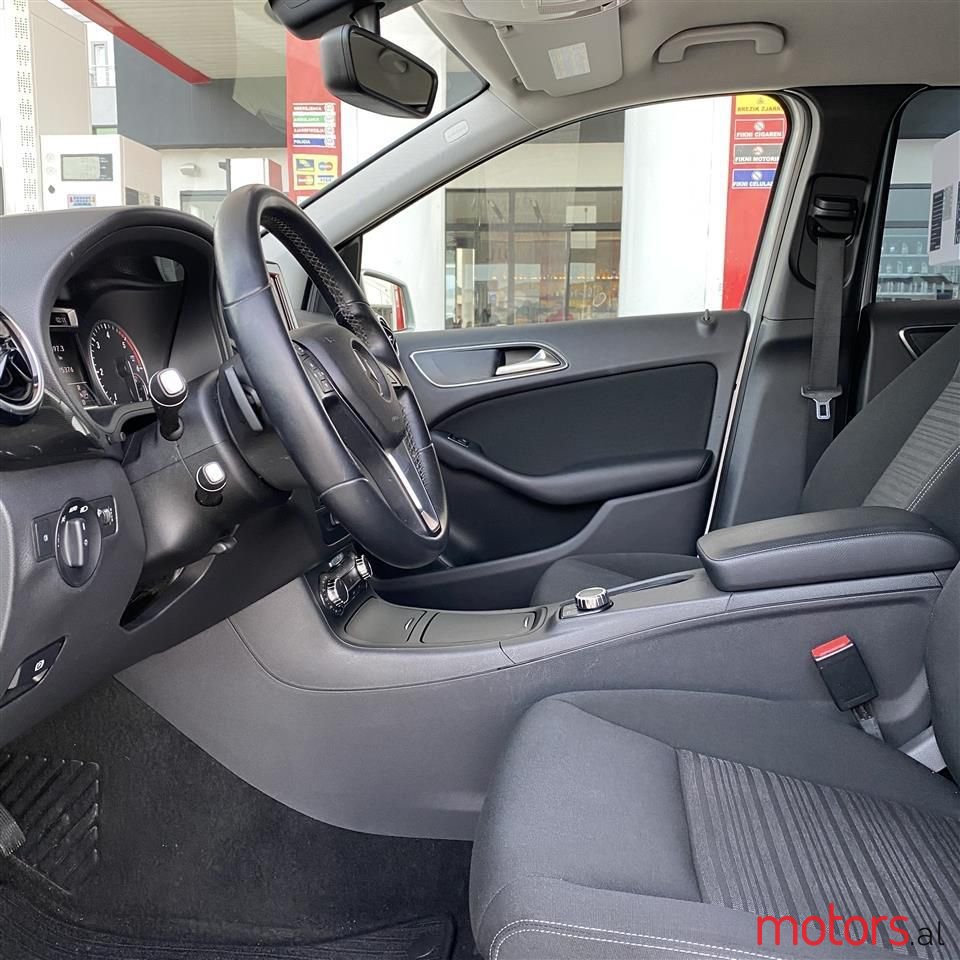 2013' Mercedes-Benz B 180 photo #2