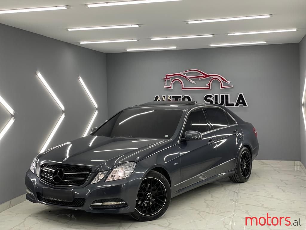 2011' Mercedes-Benz E 220 photo #1