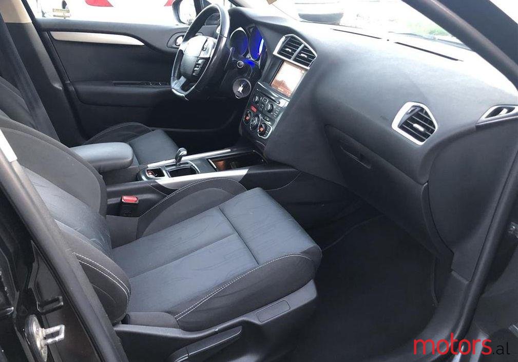 2011' Citroen C4 photo #2