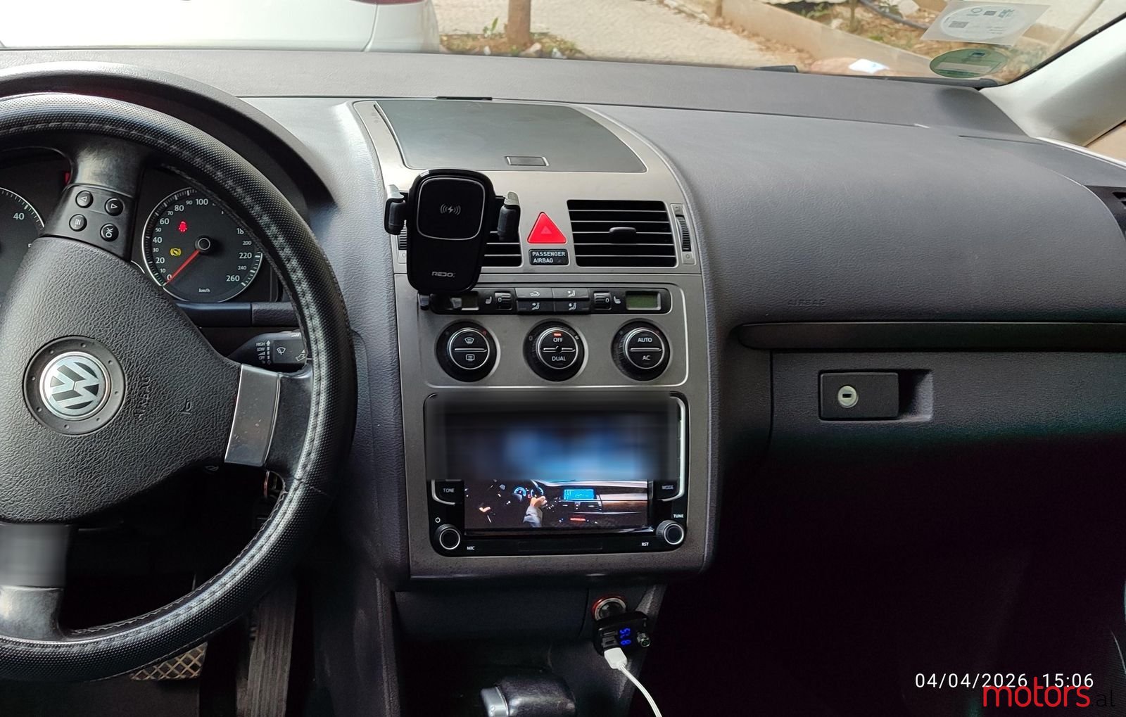 2007' Volkswagen Touran photo #3