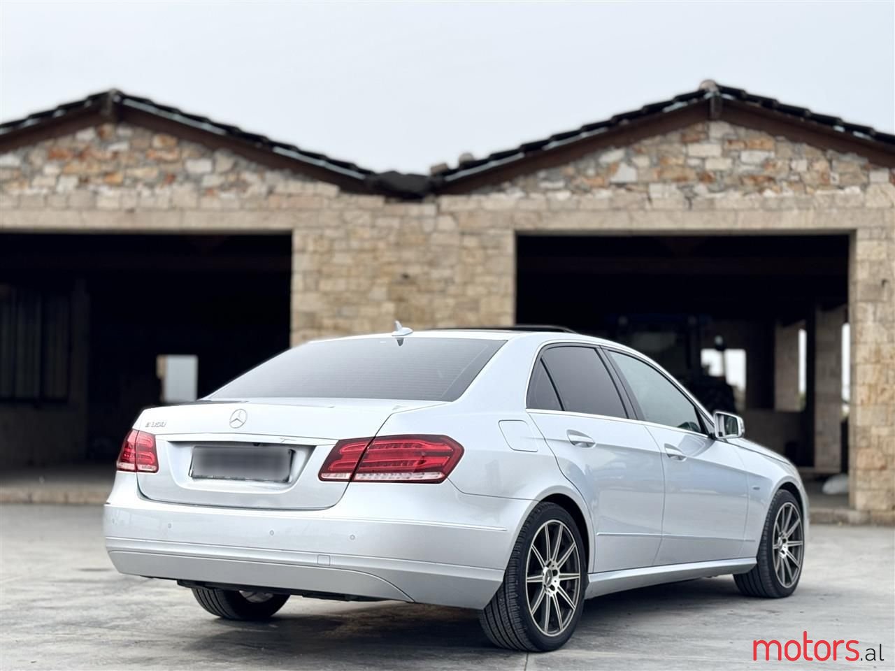 2012' Mercedes-Benz E 220 photo #3
