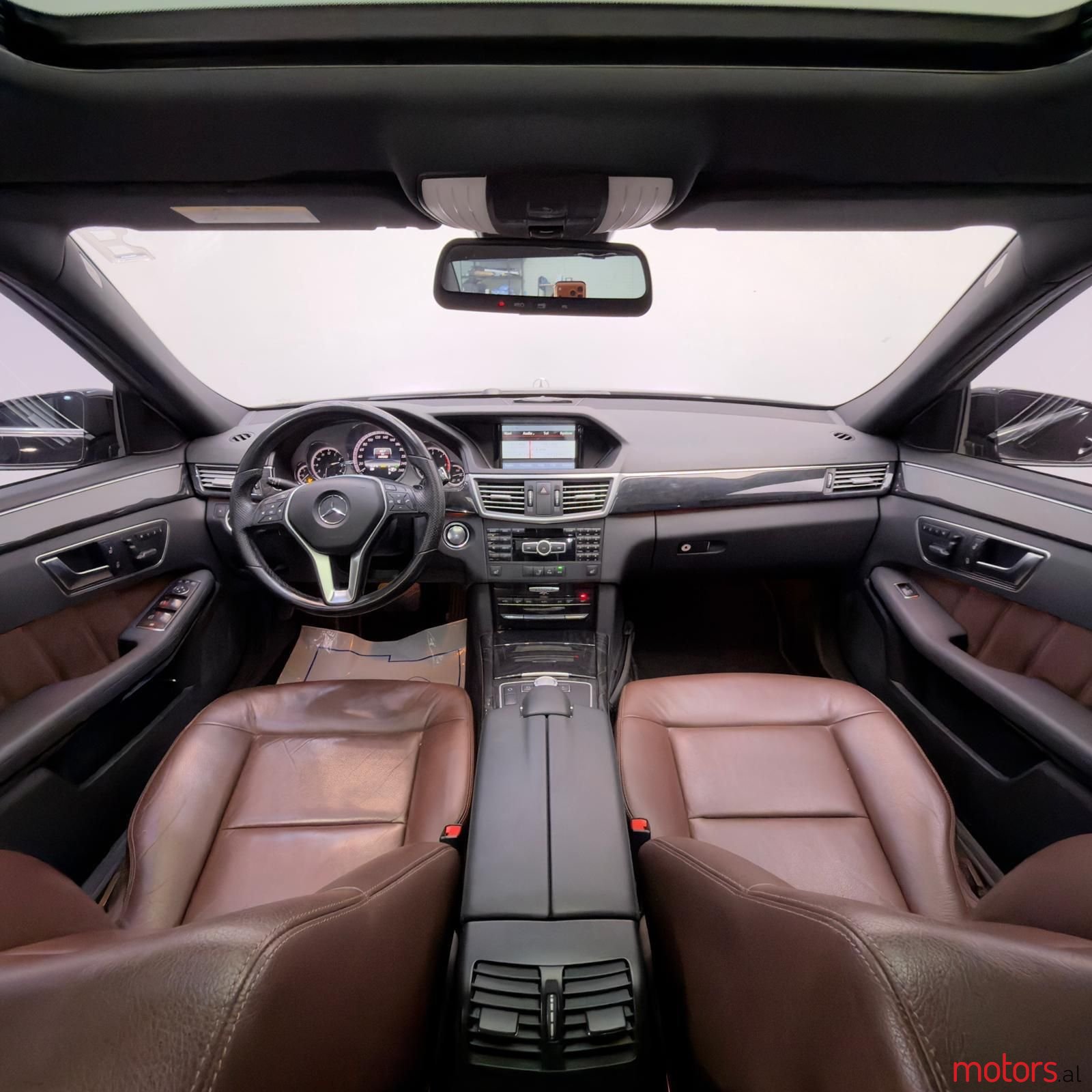 2012' Mercedes-Benz E 220 photo #4