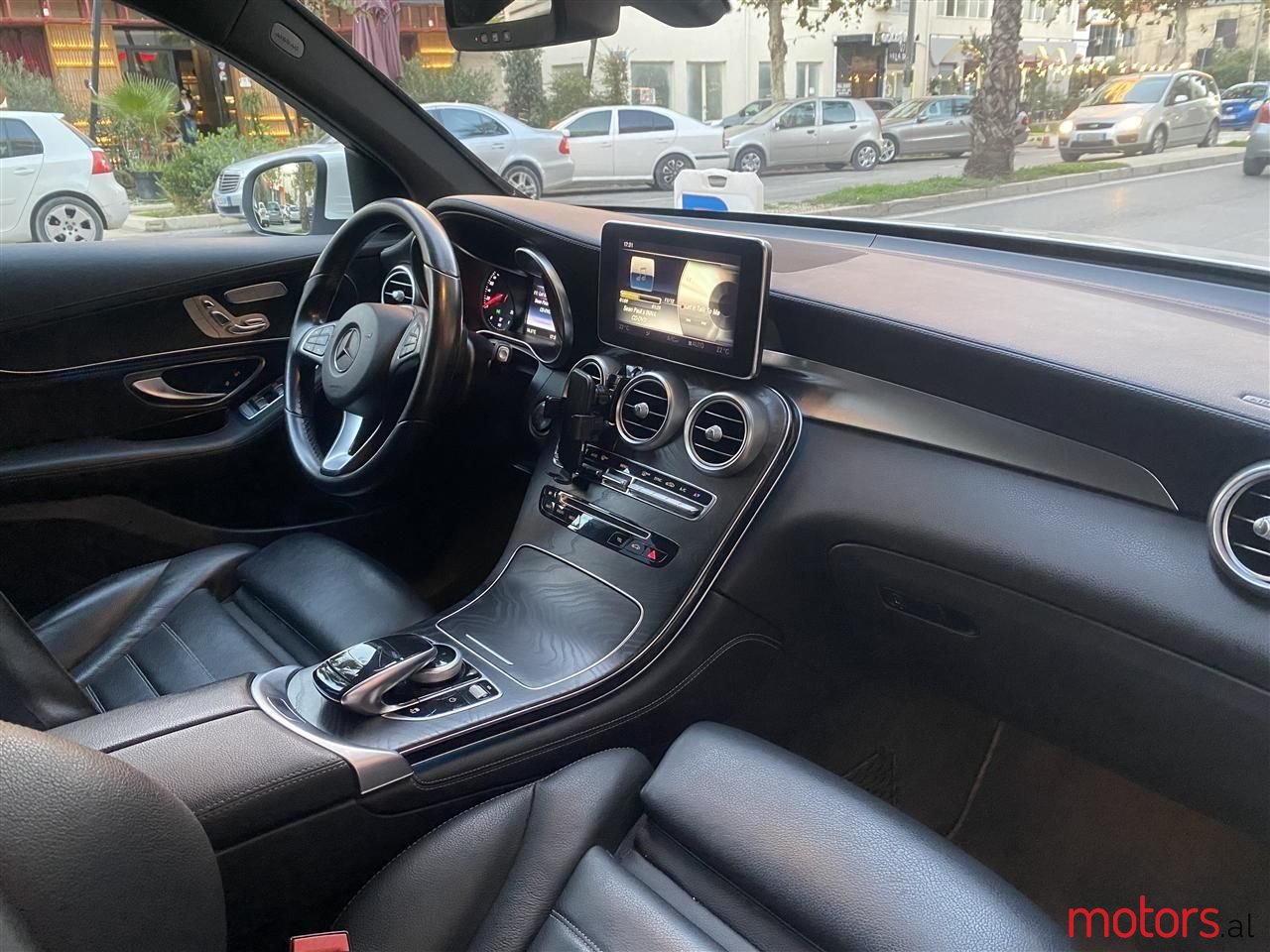 2016' Mercedes-Benz GLC 220 photo #2