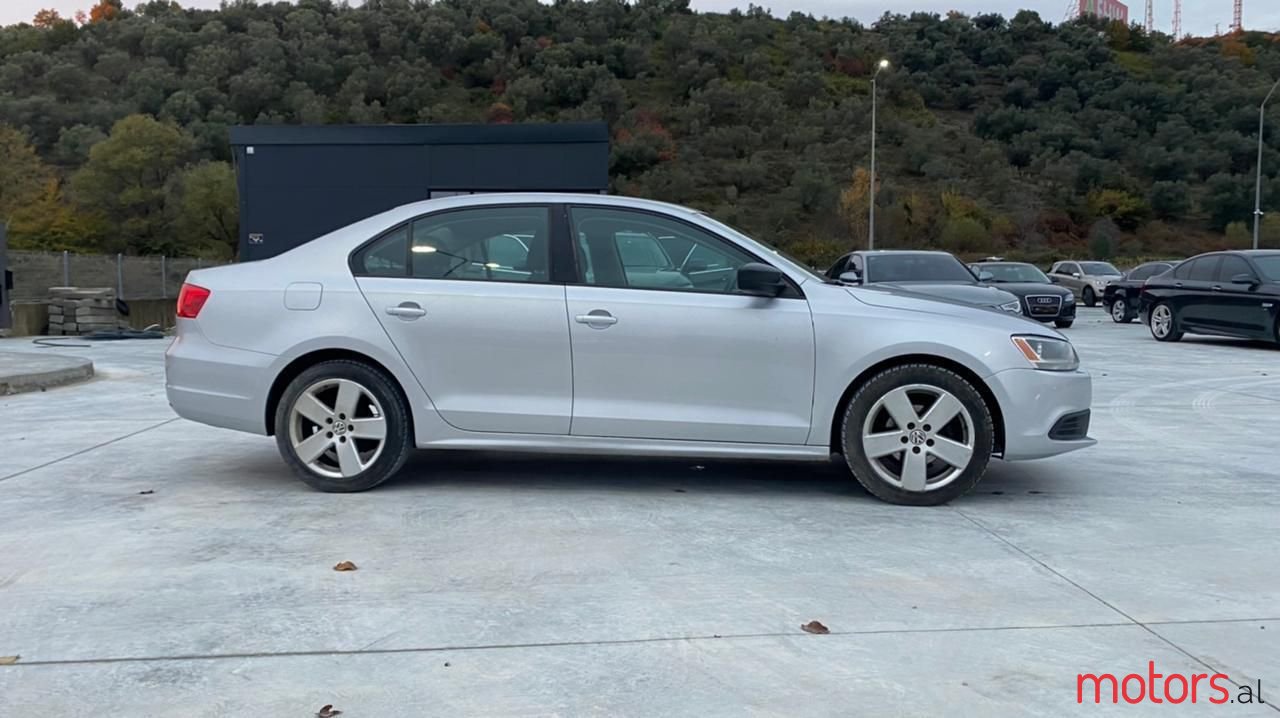 2011' Volkswagen Jetta photo #4