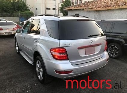 2010' Mercedes-Benz ML 320 photo #1