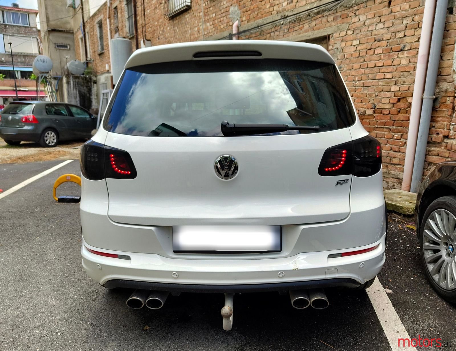 2011' Volkswagen Tiguan photo #6