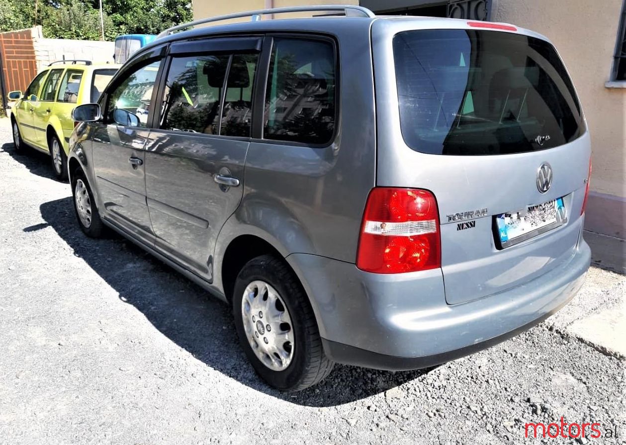 2004' Volkswagen Touran photo #1