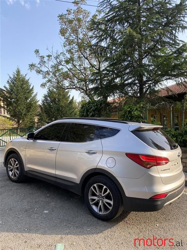 2012' Hyundai Santa Fe photo #5