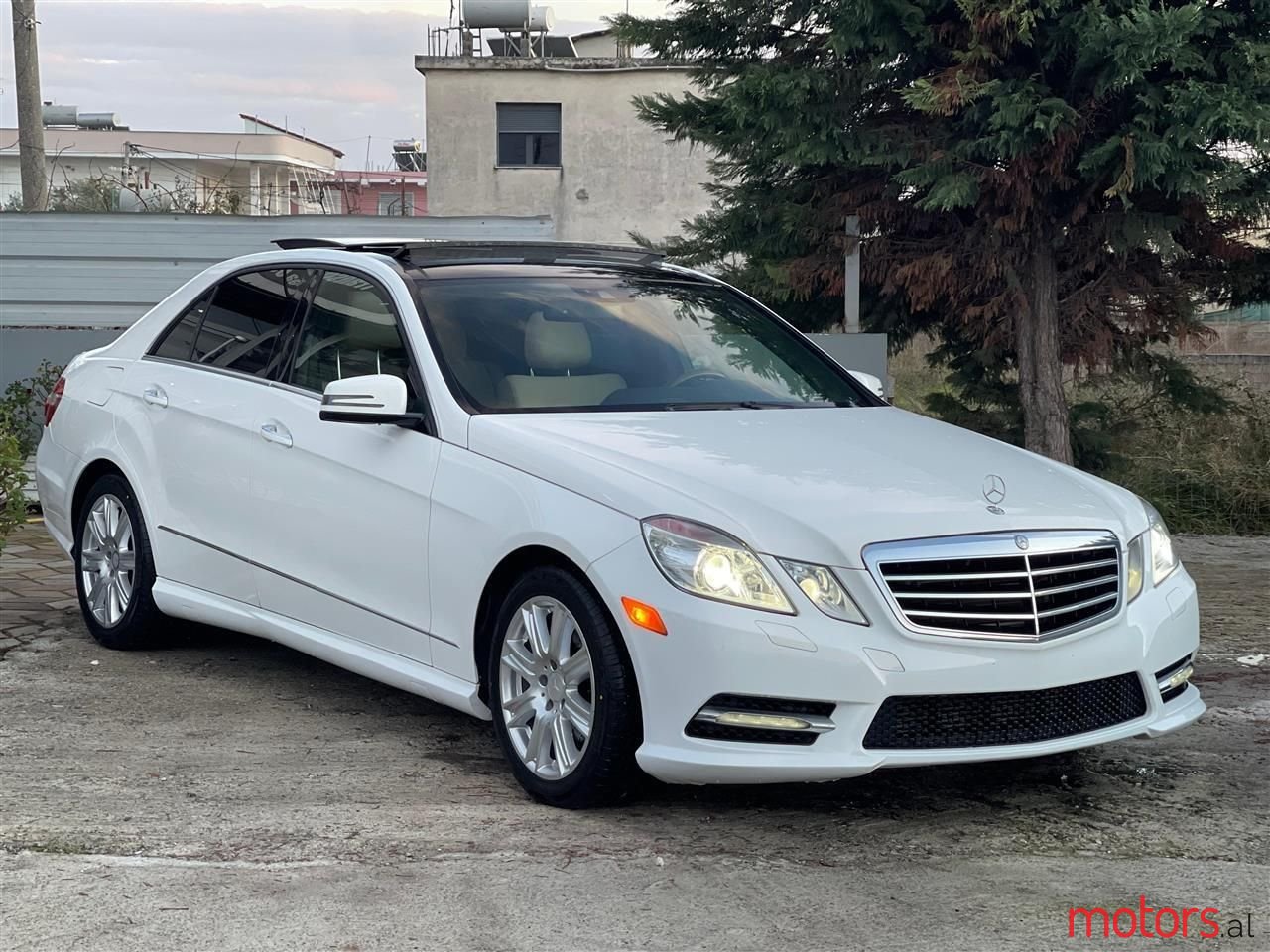 2013' Mercedes-Benz E 350 photo #2