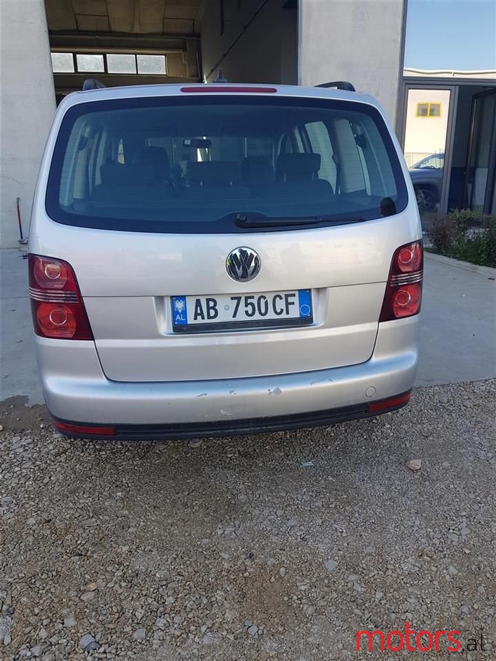 2008' Volkswagen Touran photo #2