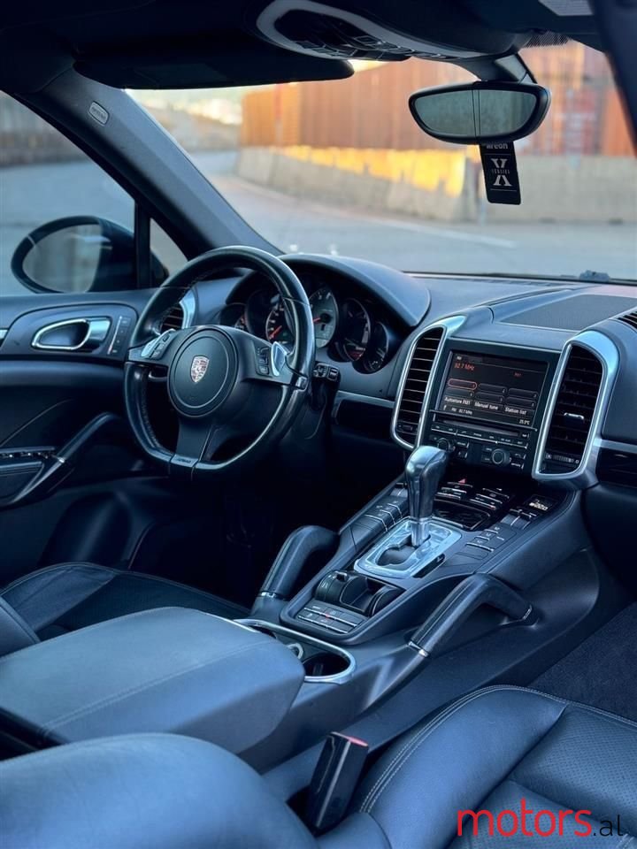 2011' Porsche Cayenne photo #5
