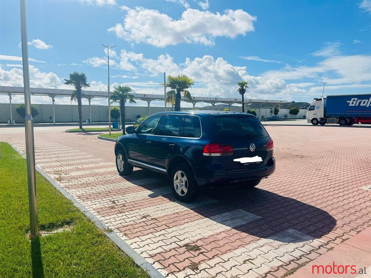 2005' Volkswagen Touareg photo #2