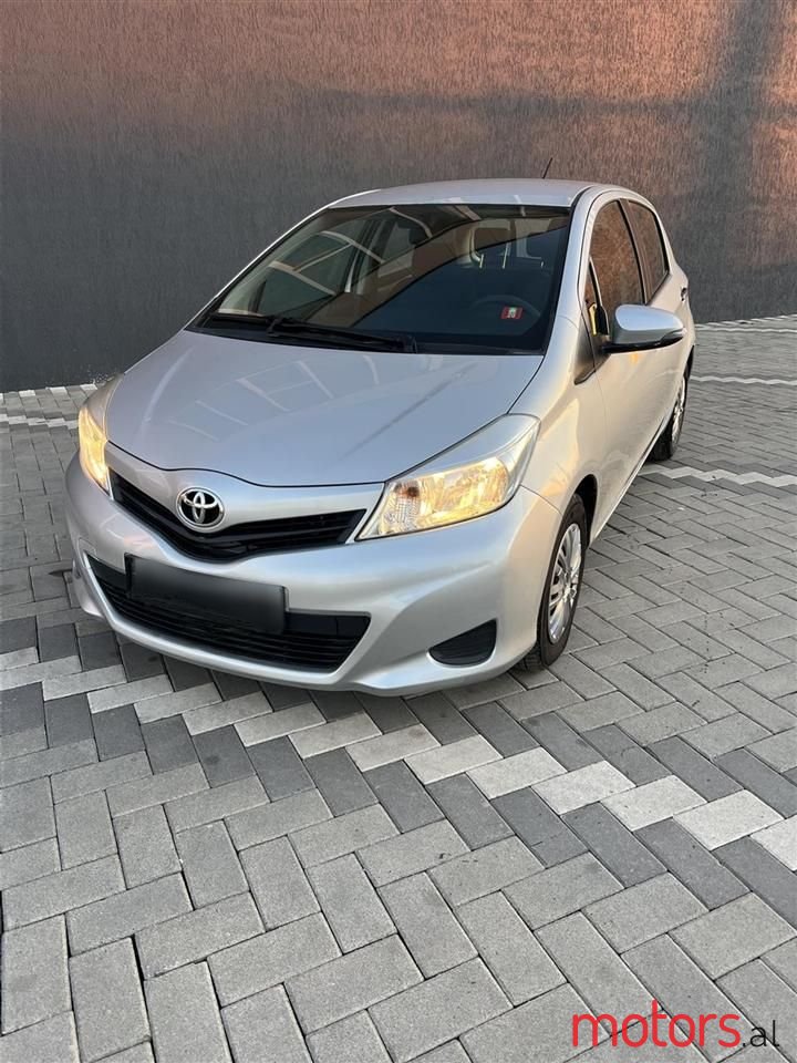 2012' Toyota Yaris photo #2