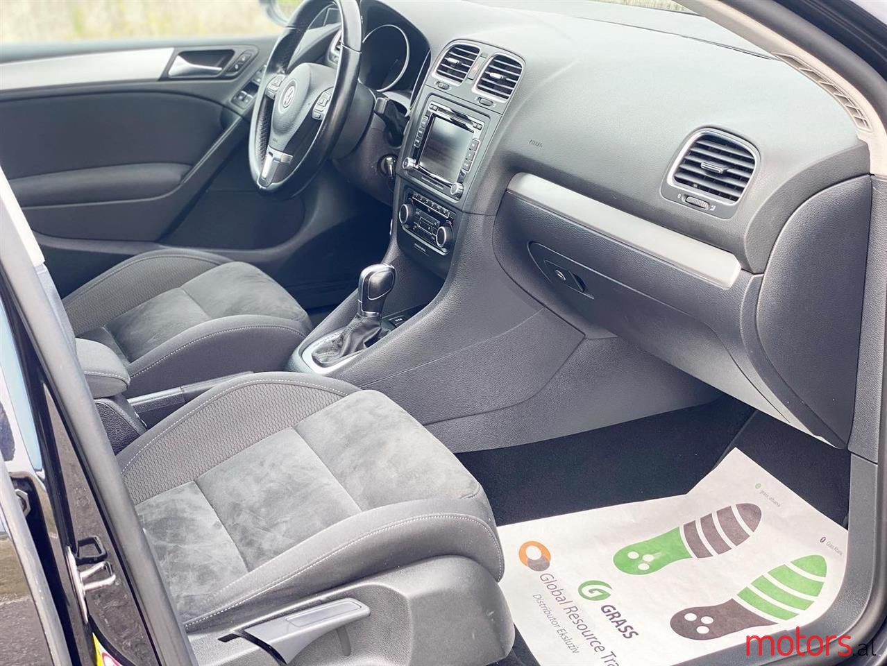 2012' Volkswagen Golf photo #6