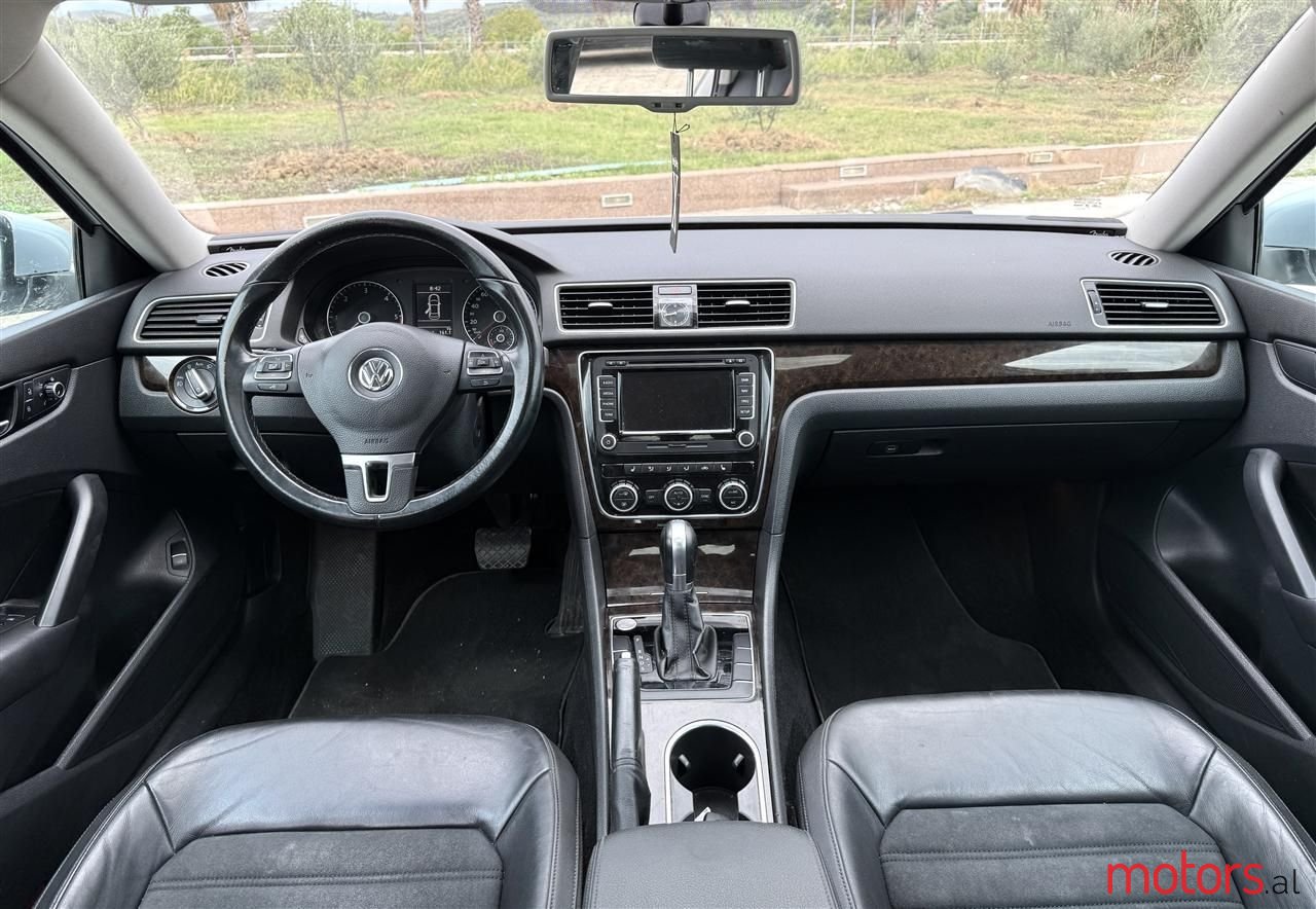 2014' Volkswagen Passat photo #2