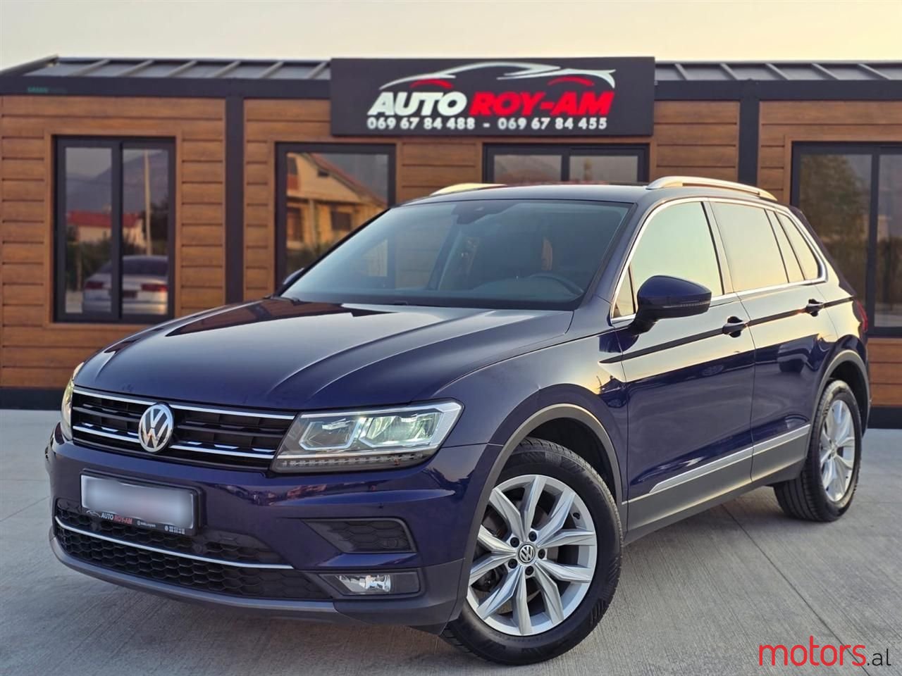 2019' Volkswagen Tiguan photo #1