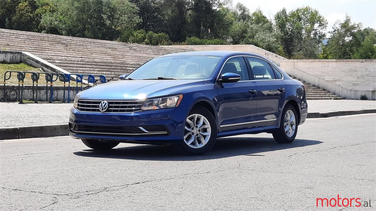 2016' Volkswagen Passat photo #1