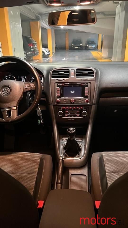 2011' Volkswagen Golf photo #4