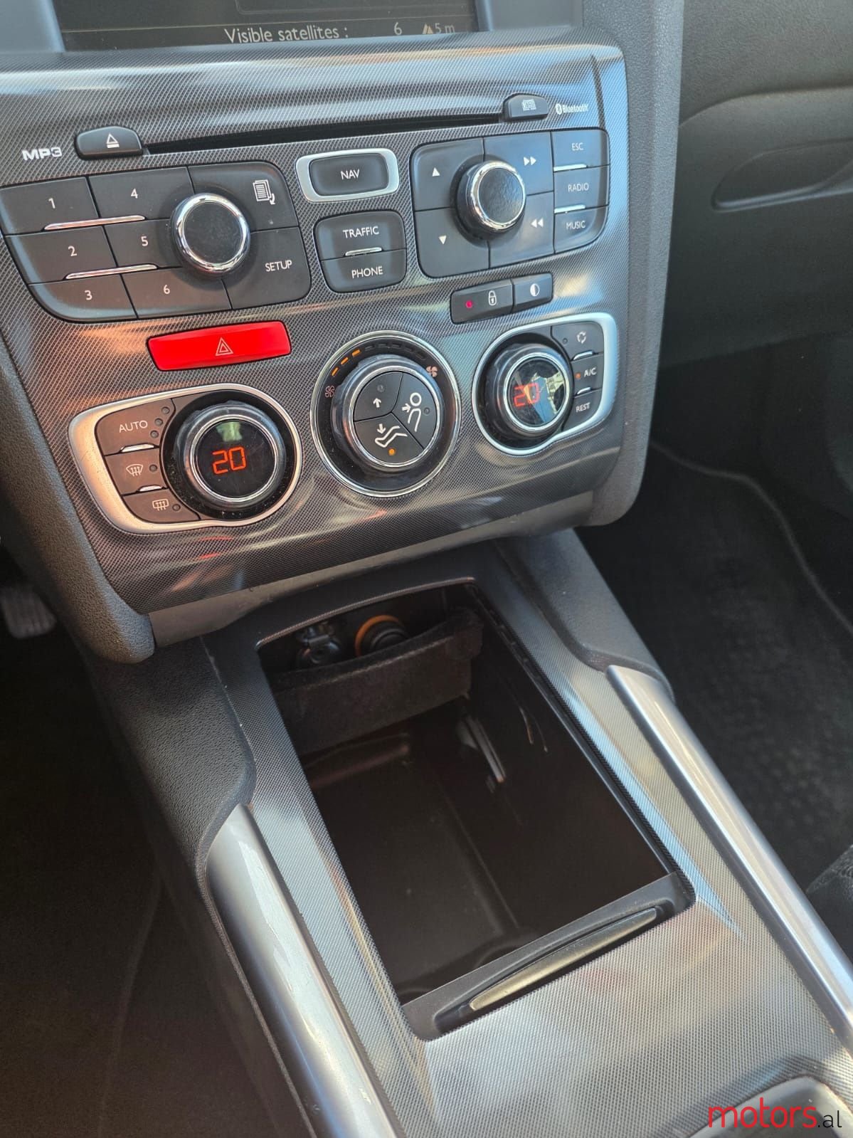 2011' Citroen C4 photo #5