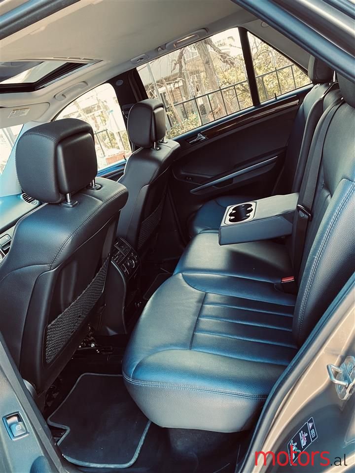 2008' Mercedes-Benz 320 photo #4