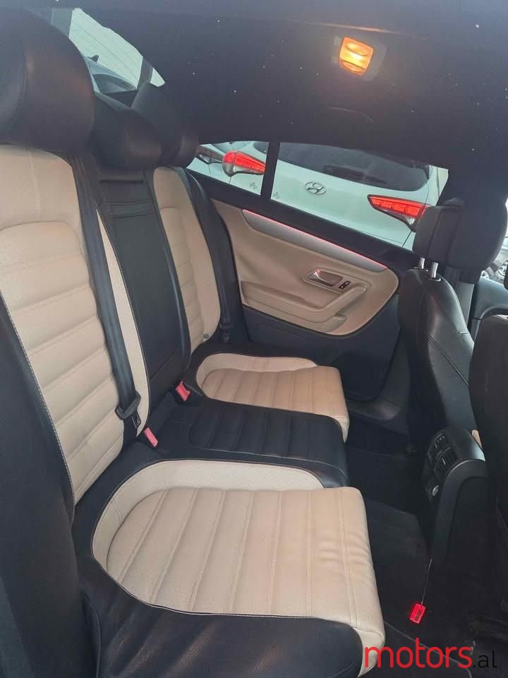 2013' Volkswagen Passat photo #5