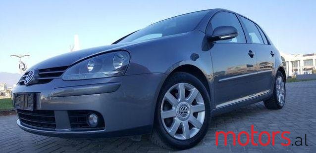 2004' Volkswagen Golf photo #1