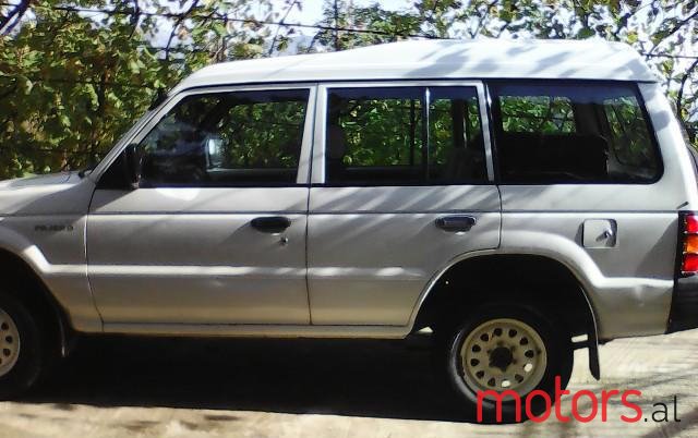 1999' Mitsubishi Pajero photo #1