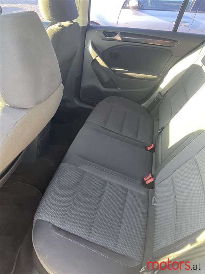 2011' Volkswagen Golf photo #4