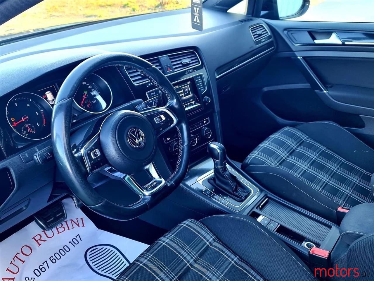 2015' Volkswagen Golf photo #4