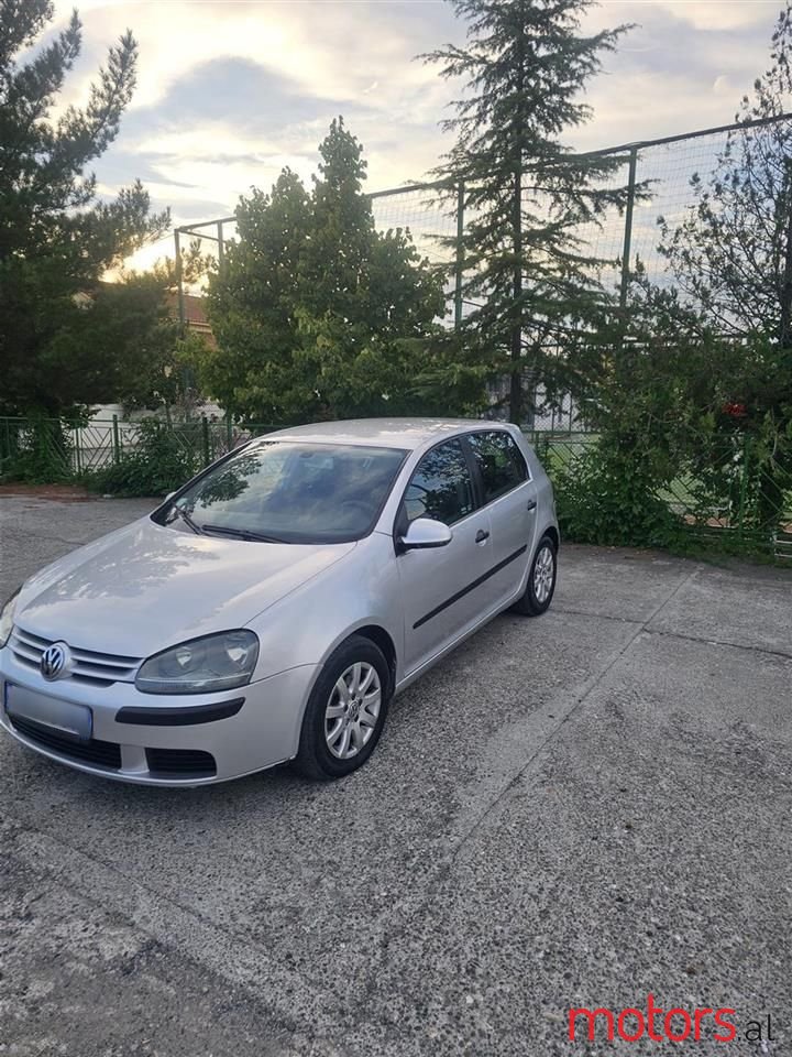 2004' Volkswagen Golf photo #1