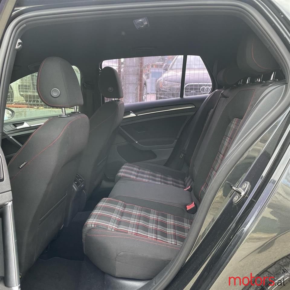 2016' Volkswagen Golf photo #5