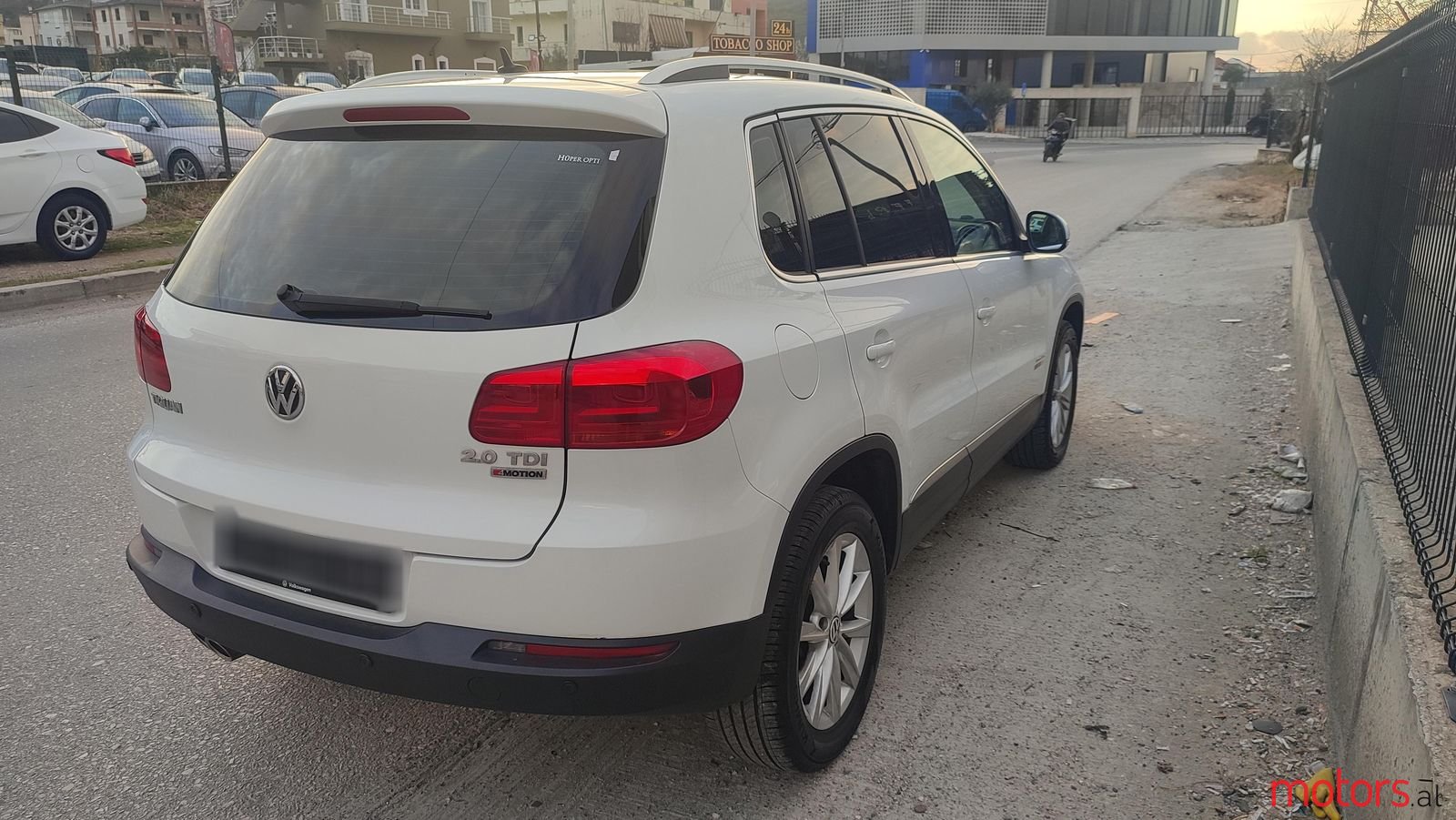 2015' Volkswagen Tiguan photo #6