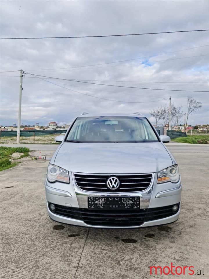 2007' Volkswagen Touran photo #2