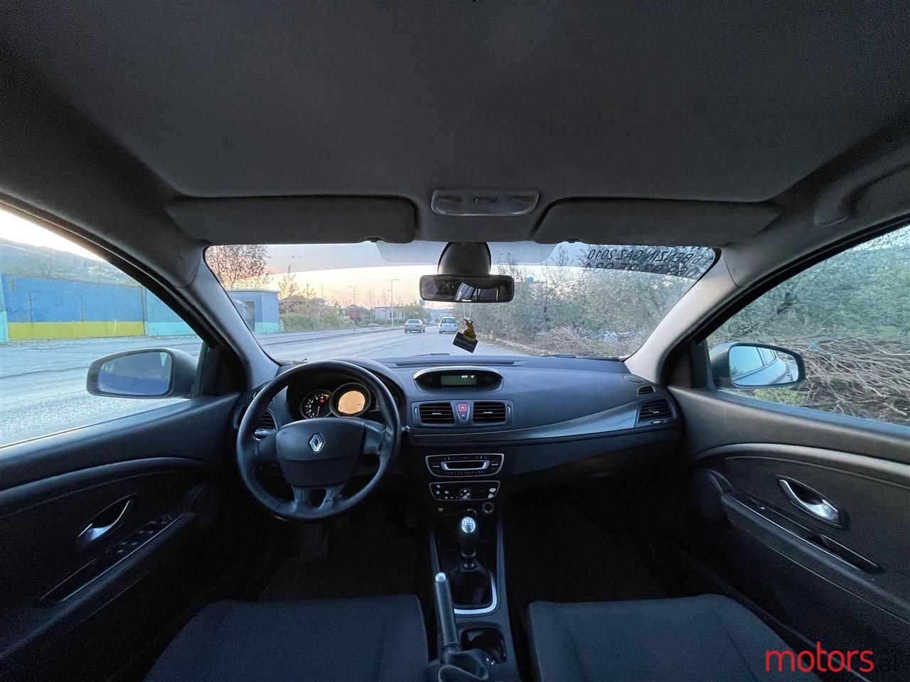 2010' Renault Megane photo #4