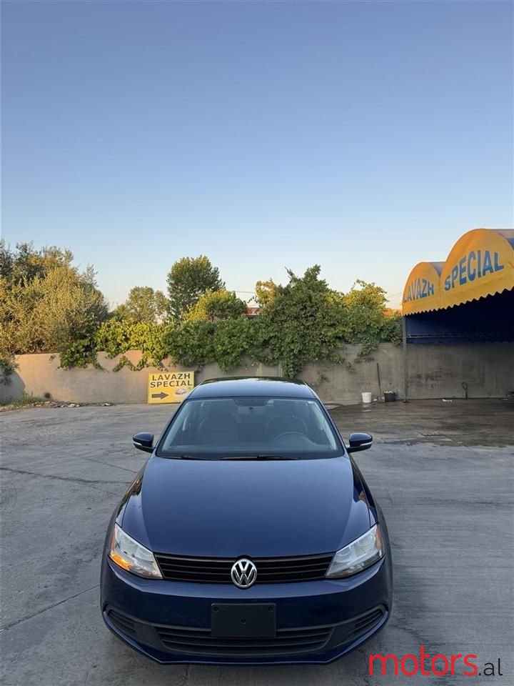2012' Volkswagen Jetta photo #2