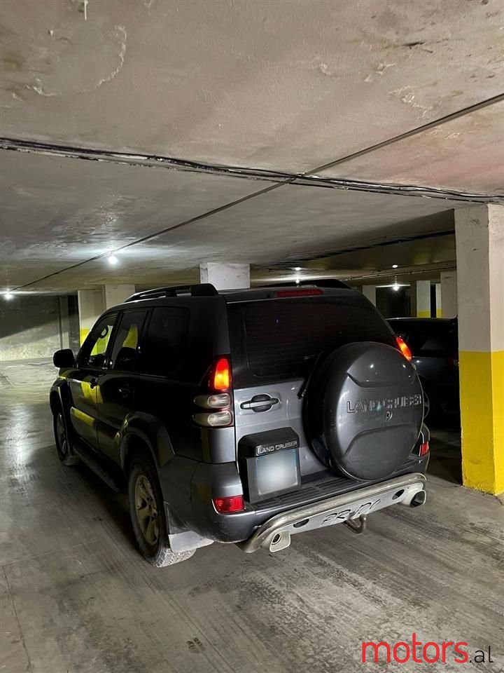 2005' Toyota Land Crusier photo #4