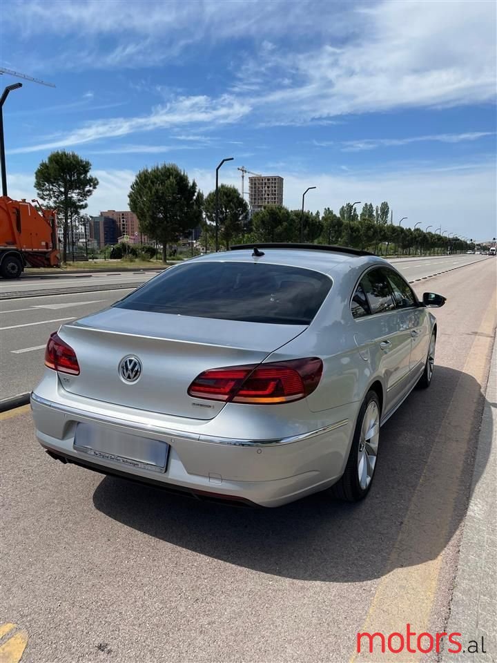 2012' Volkswagen Passat photo #2