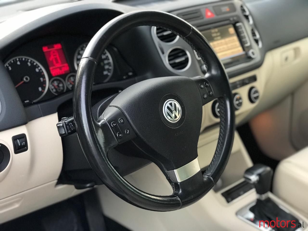 2010' Volkswagen Tiguan photo #4