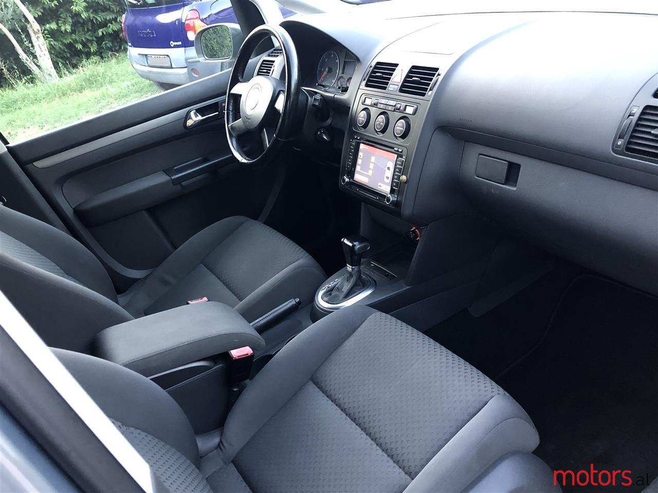 2006' Volkswagen Touran photo #3