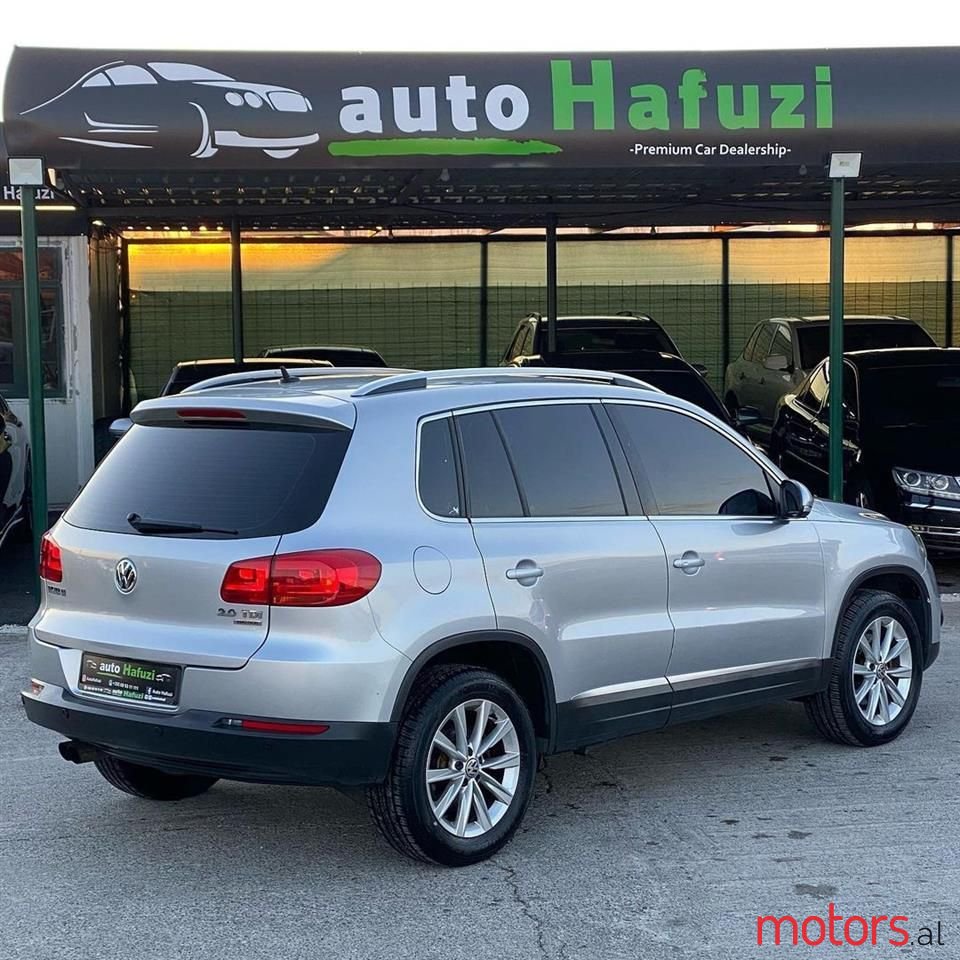 2015' Volkswagen Tiguan photo #3