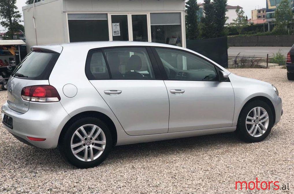 2010' Volkswagen Golf photo #1