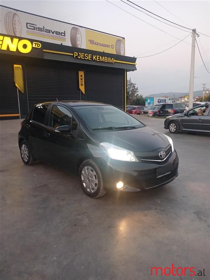 2013' Toyota Yaris photo #1