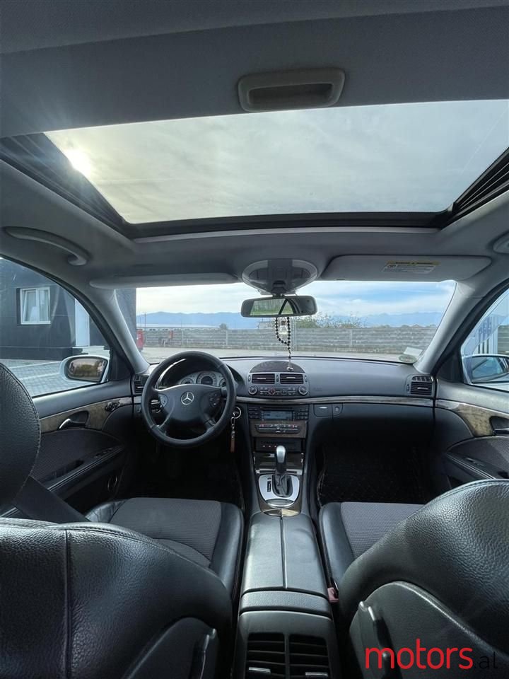 2004' Mercedes-Benz E 200 photo #5