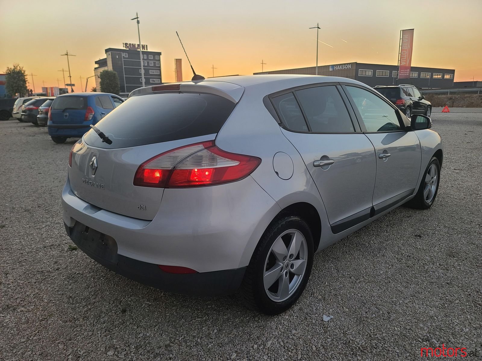 2011' Renault Megane photo #5