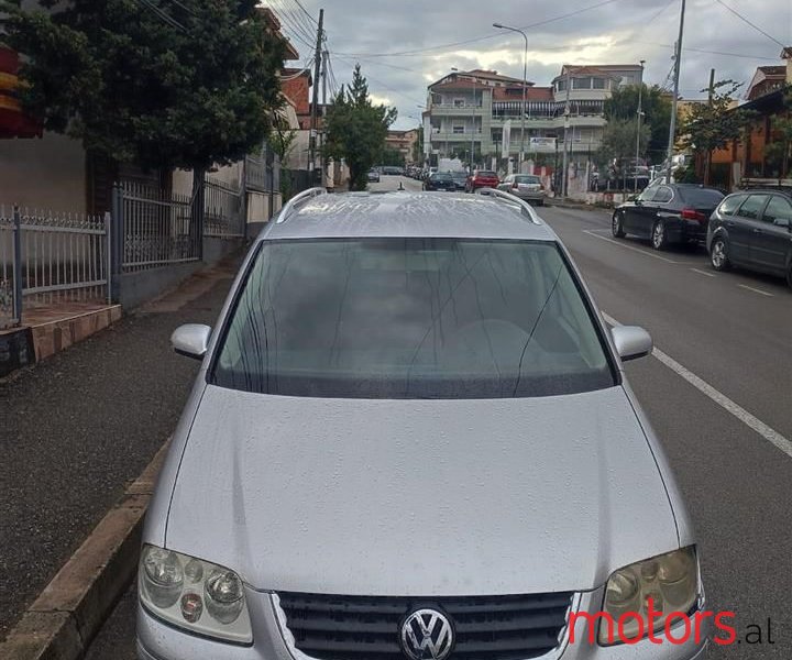 2005' Volkswagen Touran photo #3