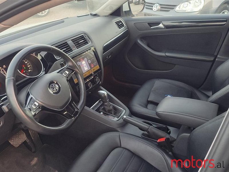 2015' Volkswagen Jetta photo #4