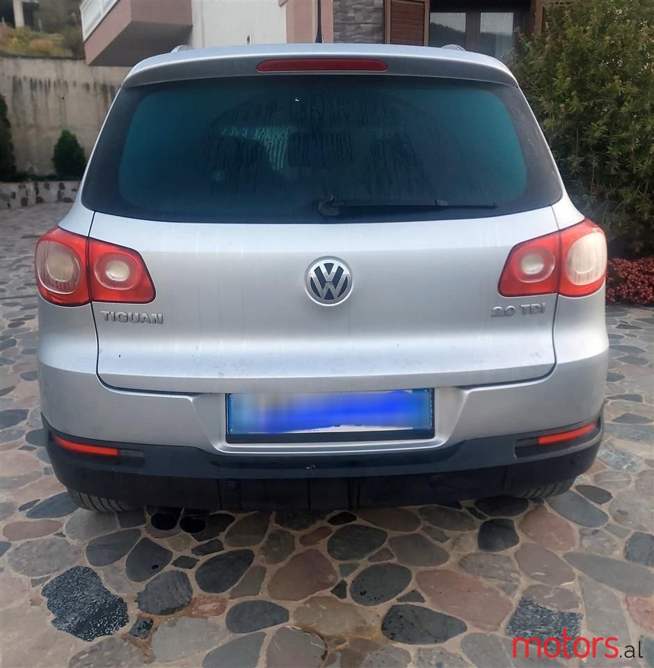 2010' Volkswagen Tiguan photo #2