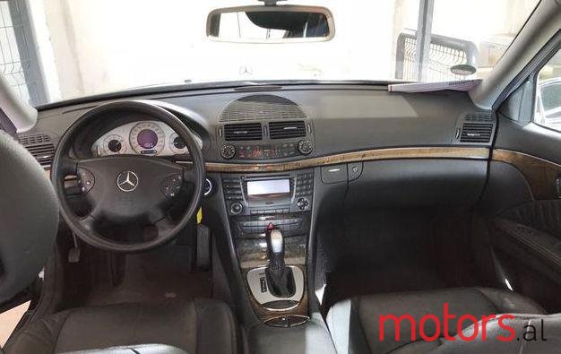 2005' Mercedes-Benz E-Class photo #2