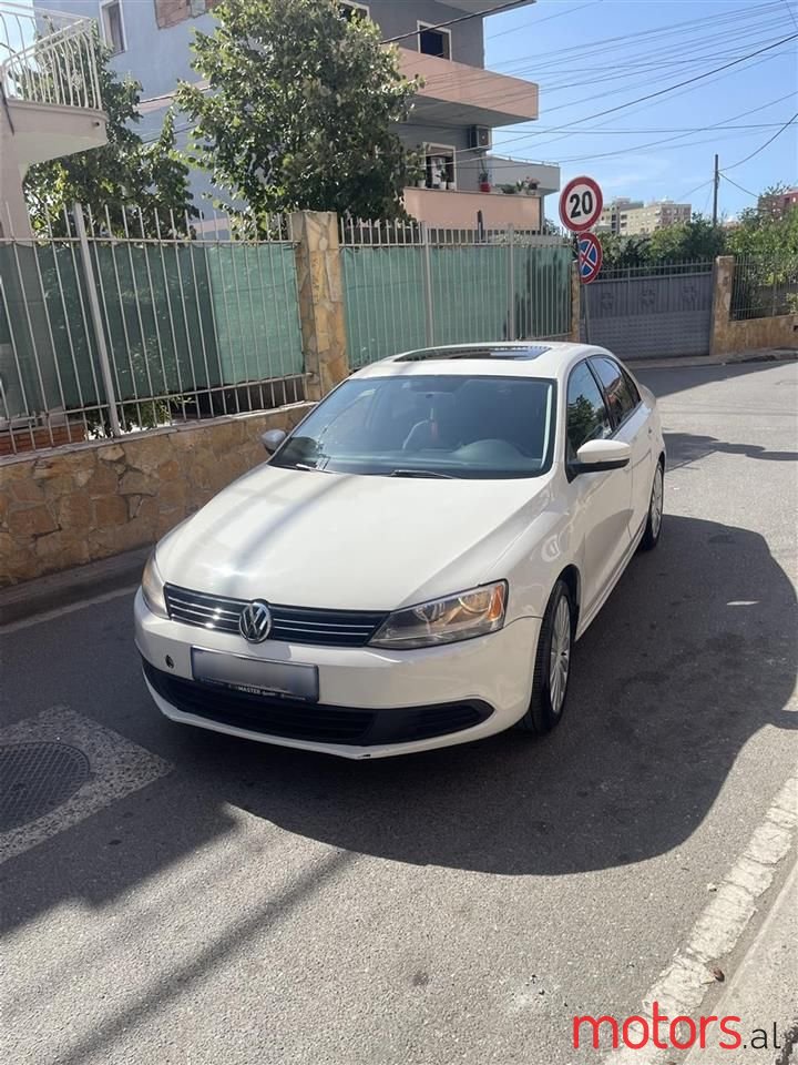 2012' Volkswagen Jetta photo #3