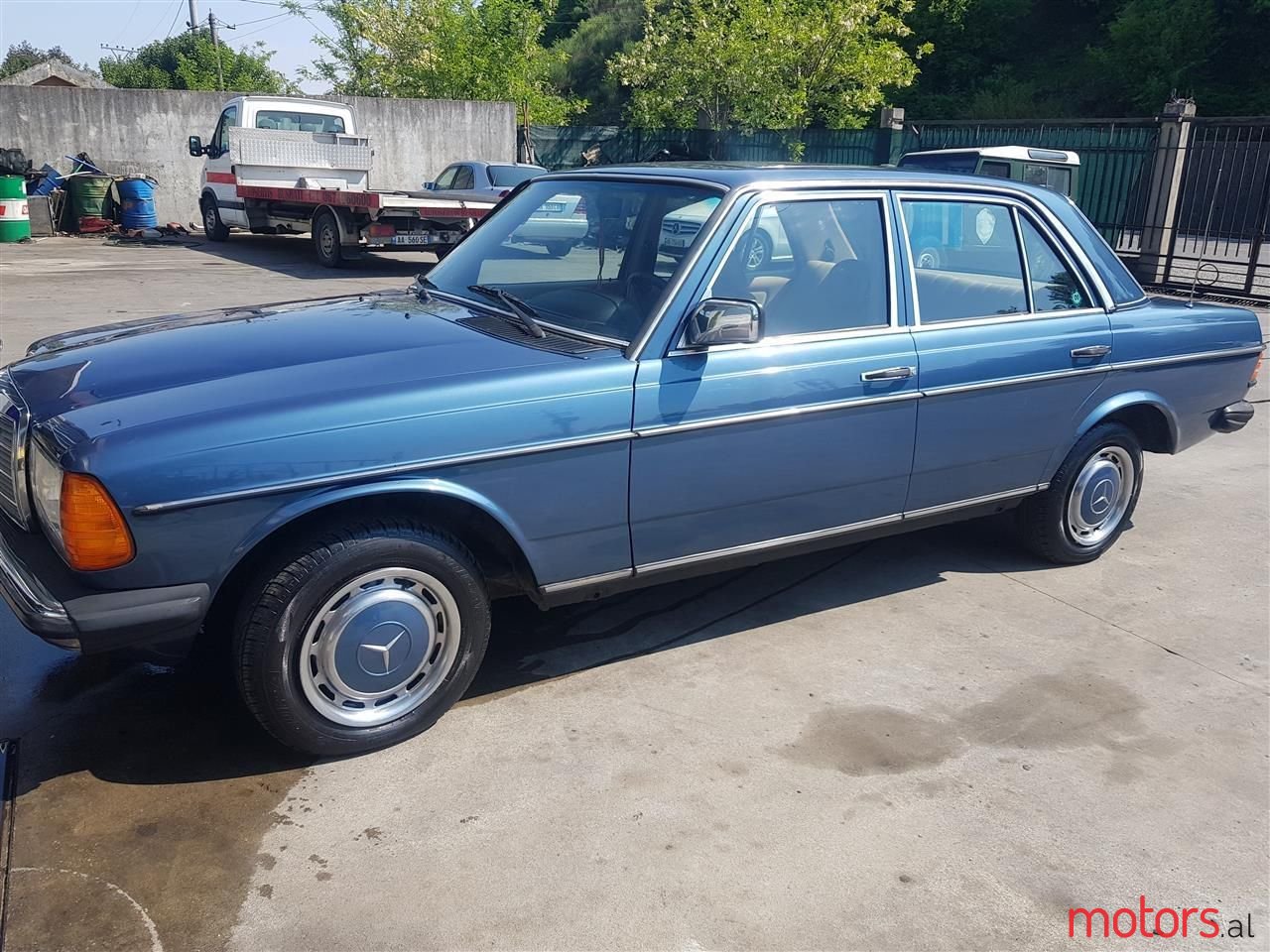 1982' Mercedes-Benz 300 photo #3